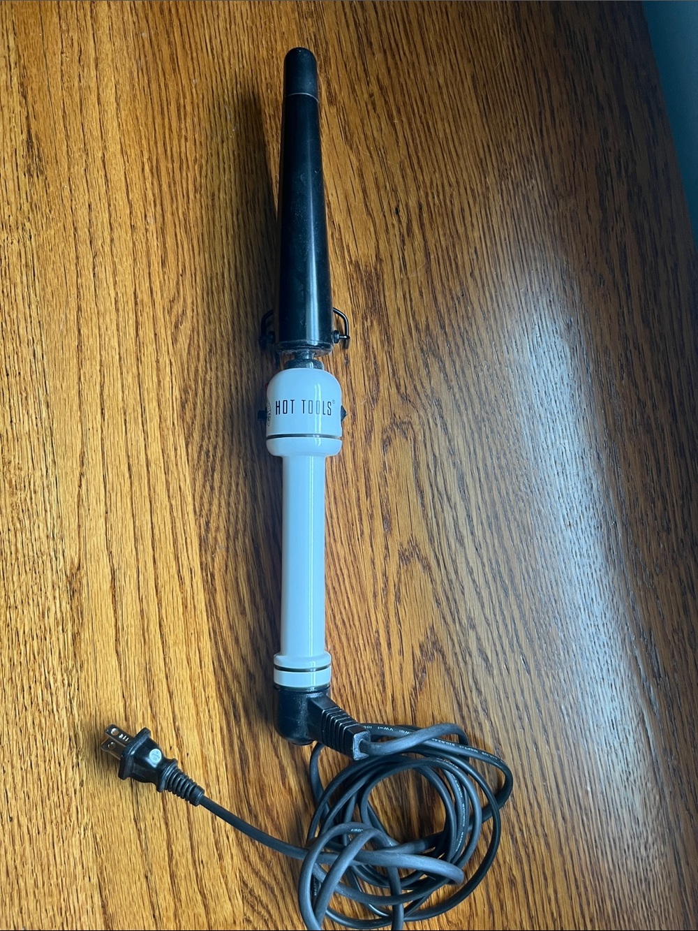Hot Tools 1" Tapered Curling Wand in Black & White